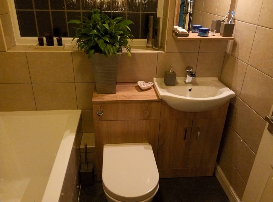 bathroom2.jpg