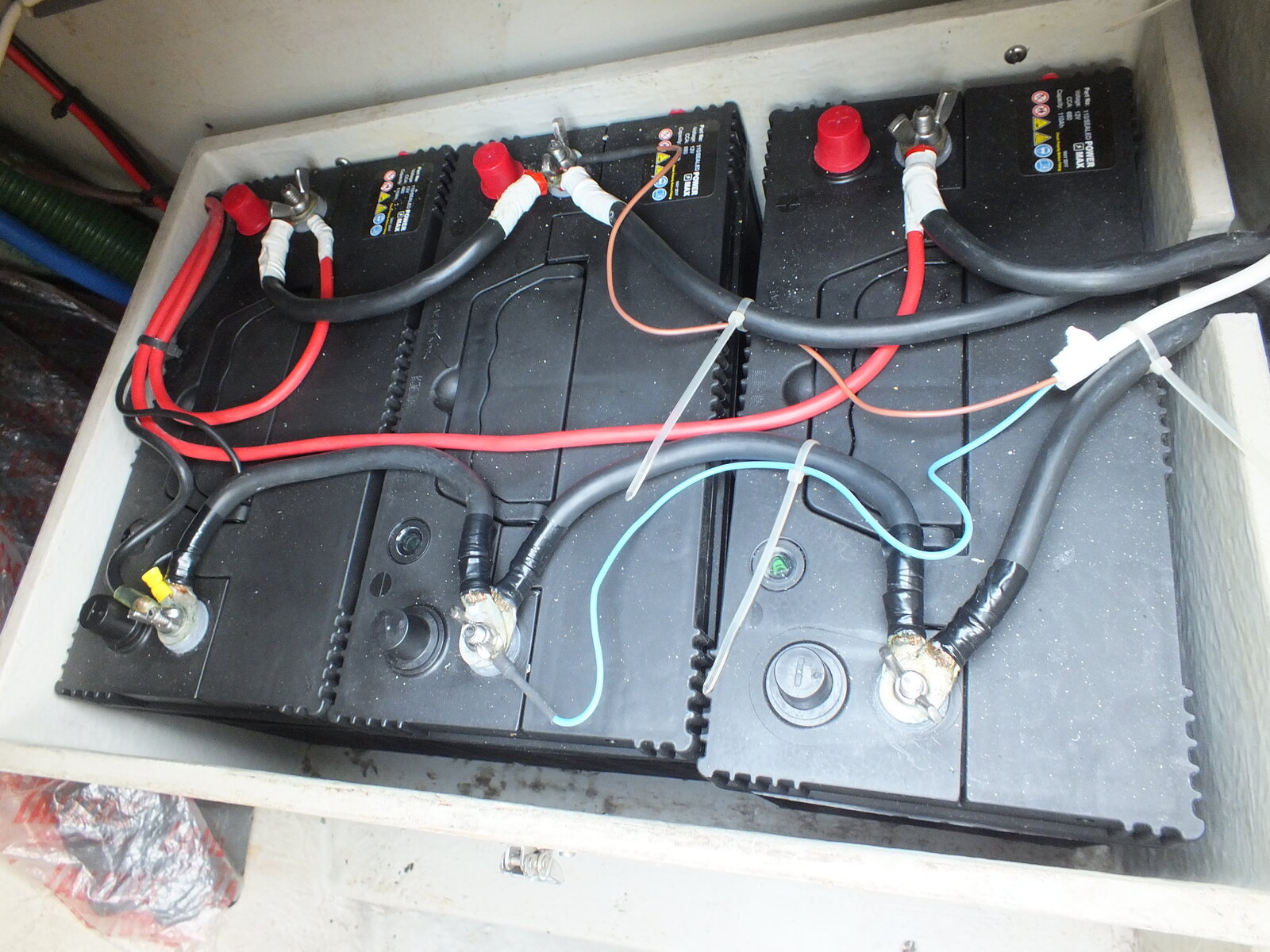 Boat batteries 017.JPG