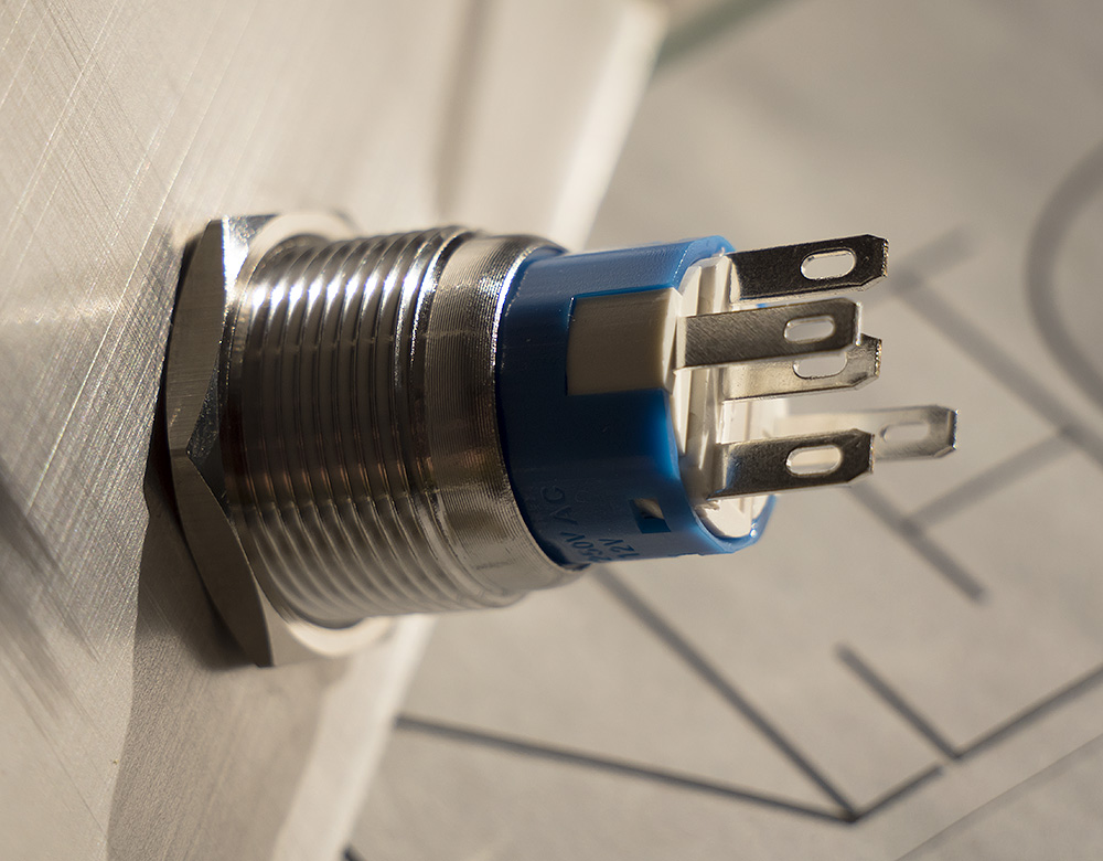 Bulgin pushbutton with white LED #1.jpg