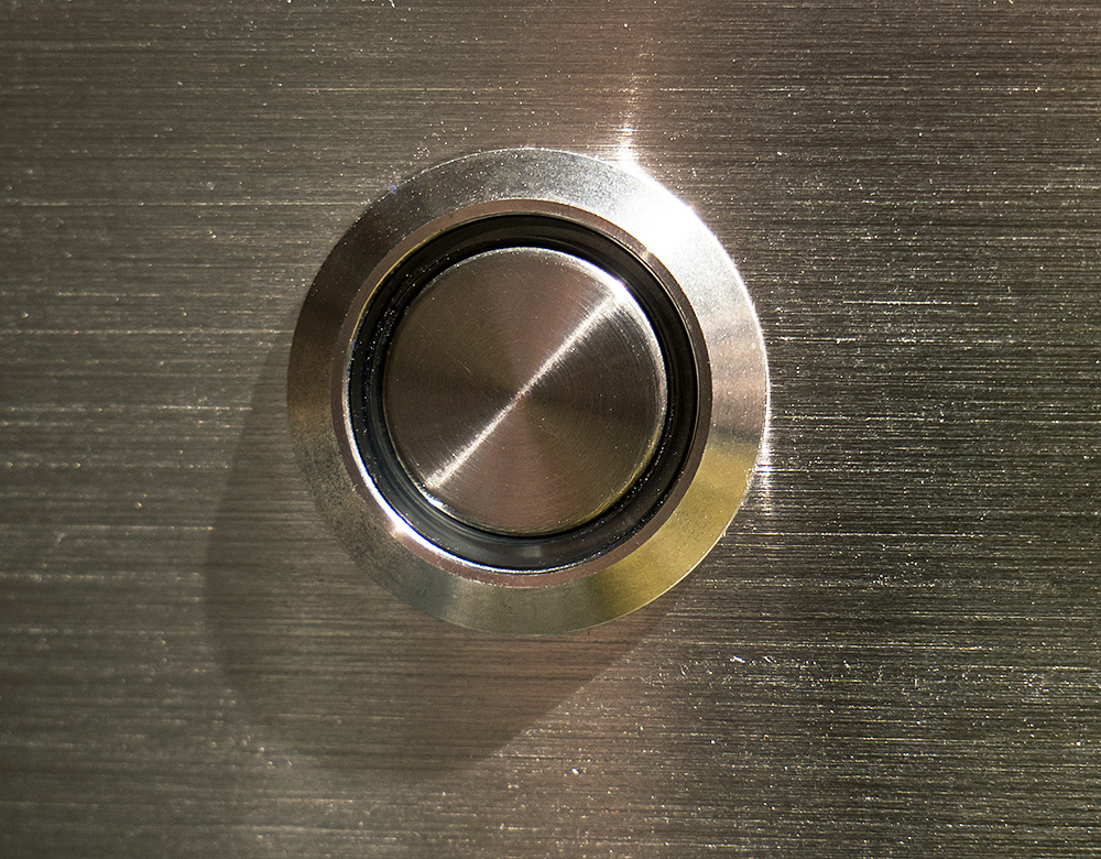 Bulgin pushbutton with white LED #4.jpg