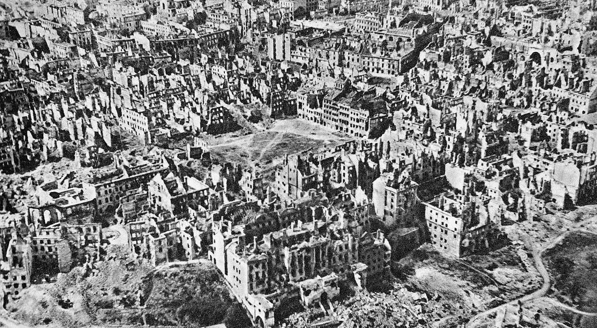 Destroyed_Warsaw,_capital_of_Poland,_January_1945_-_version_2.jpg