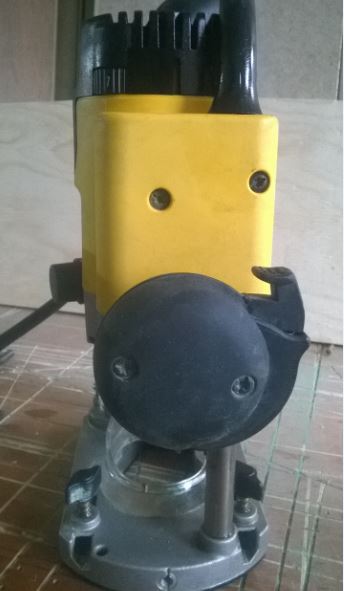 deWalt DW622 001 07 switch unlocked.JPG