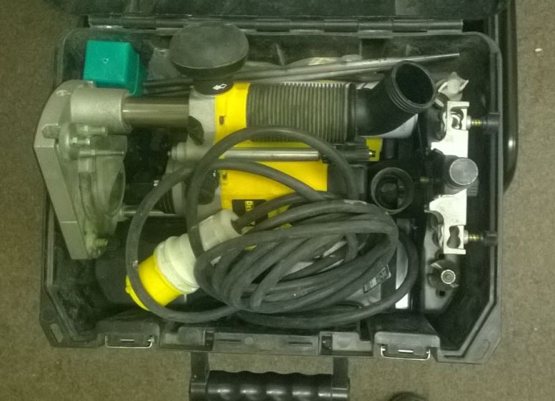 deWalt DW622 Box Showing Kit Stowed 001 01.JPG