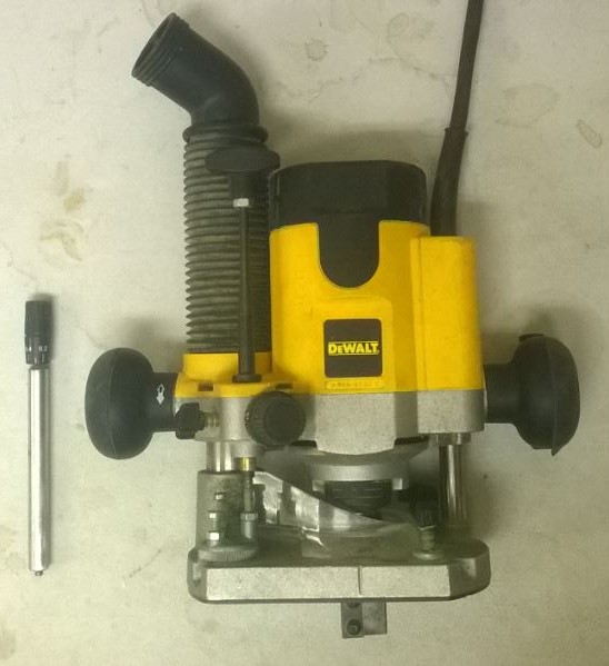deWalt DW622 with Fine Adjuster 001 01.JPG