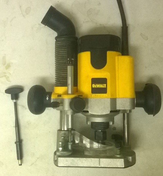 deWalt DW622 with Standard Adjuster 001 01.JPG