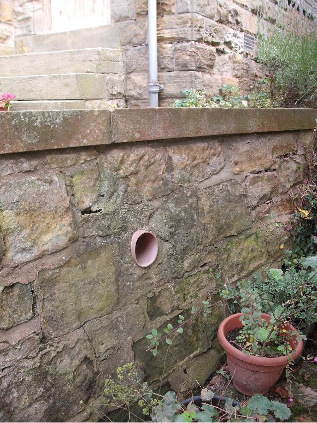 Downpipe and possible 110mm plastic drainage pipe it should have been connected to.JPG