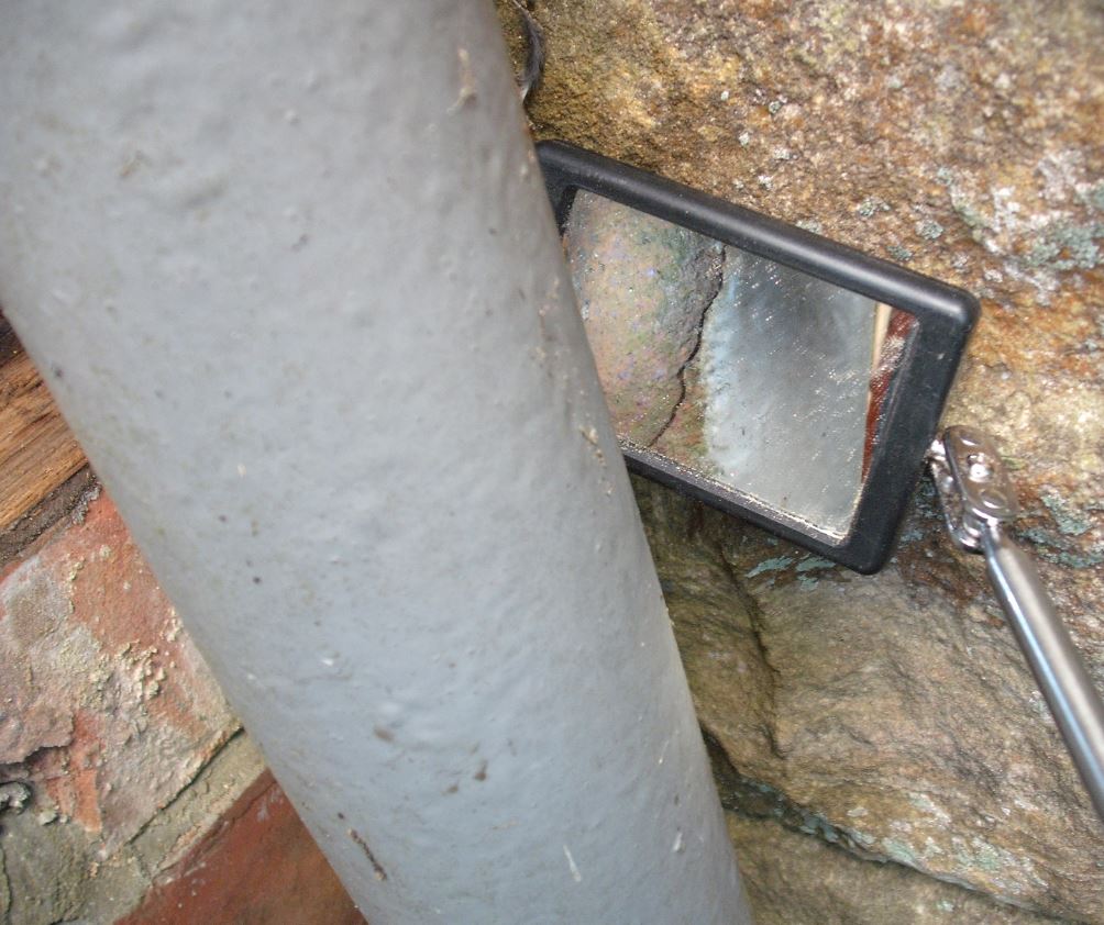 Downpipe fracture viewed with mirror.JPG