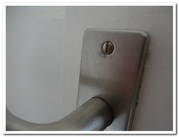 DSC02861 Handle showing Connecting Screw (side 2 of 2).jpg