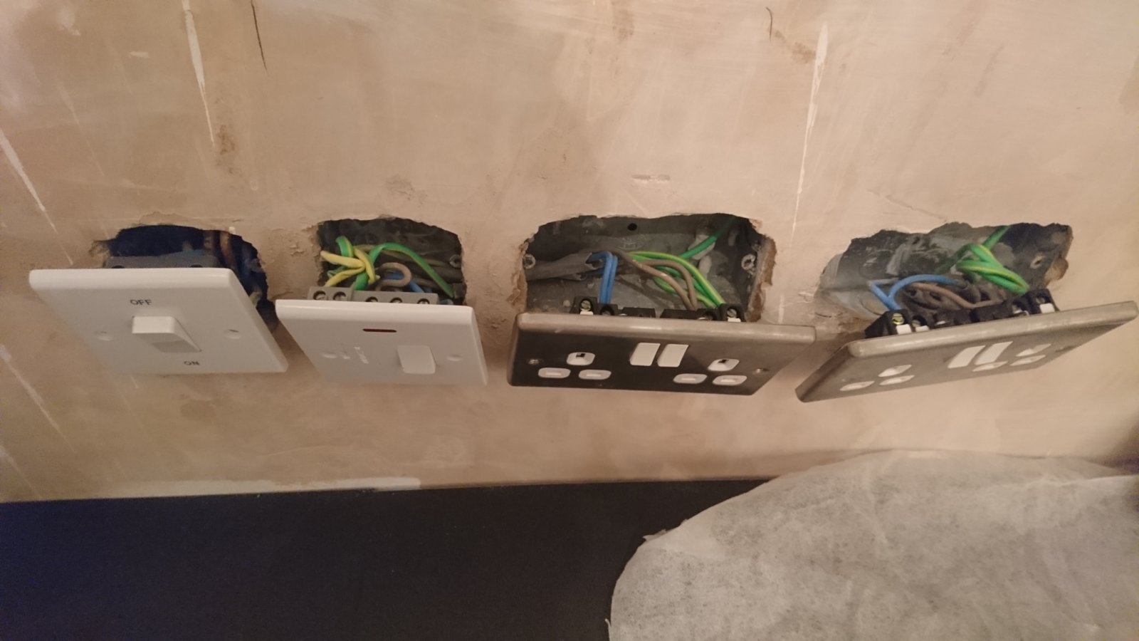 Cooker Hood has plug at the end, though my connection is hardwired