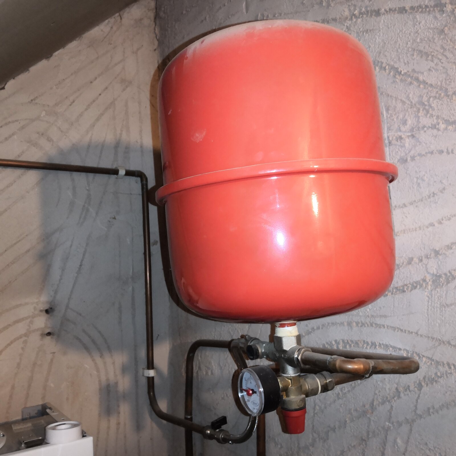 Expansion vessel. Dec 2020..jpg