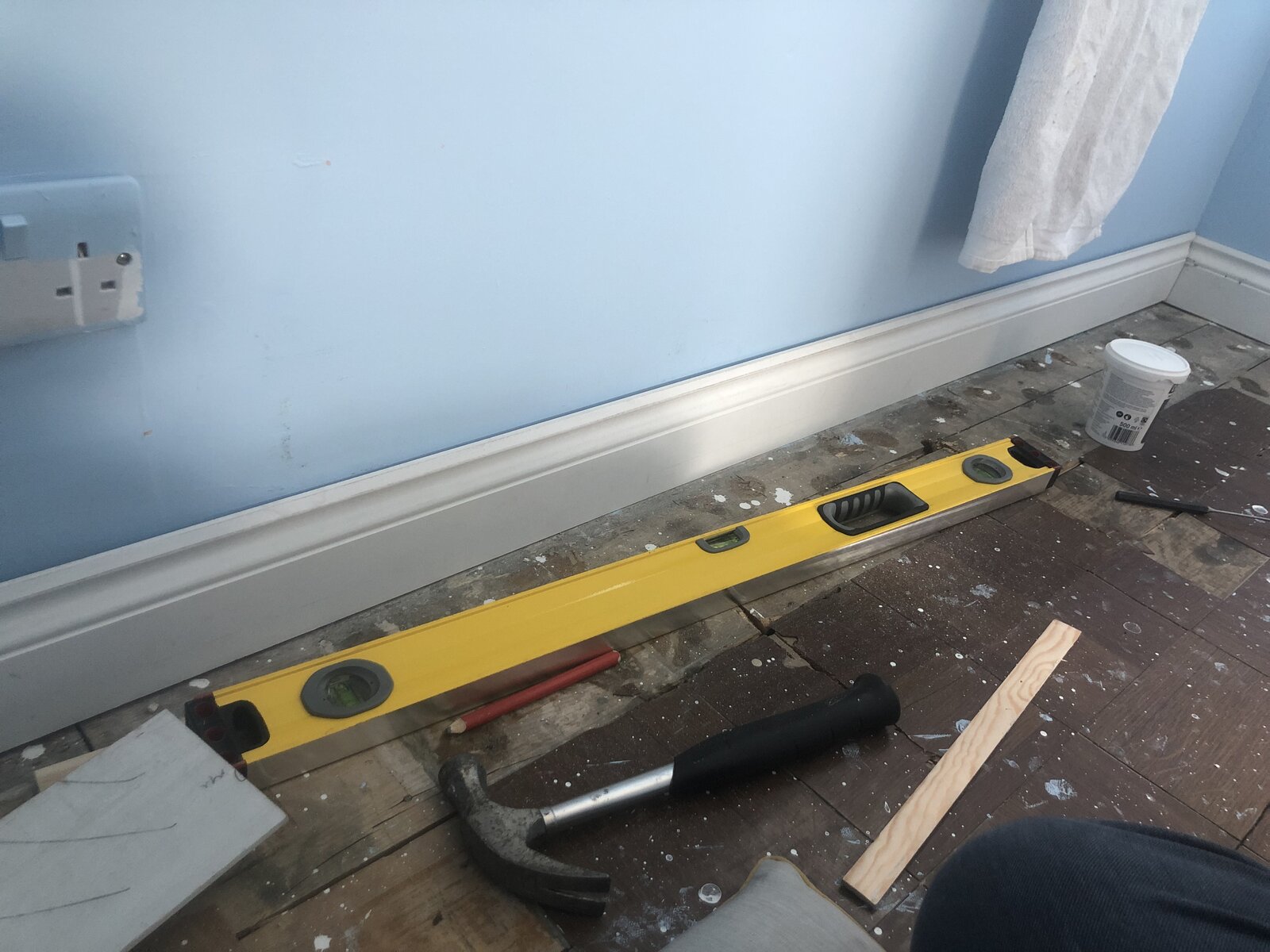 Skirting on uneven (I.e. not flat) wall? DIYnot Forums