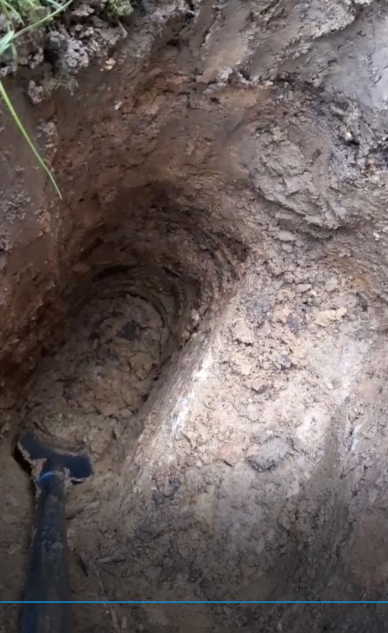 Foundation trial hole 2.JPG
