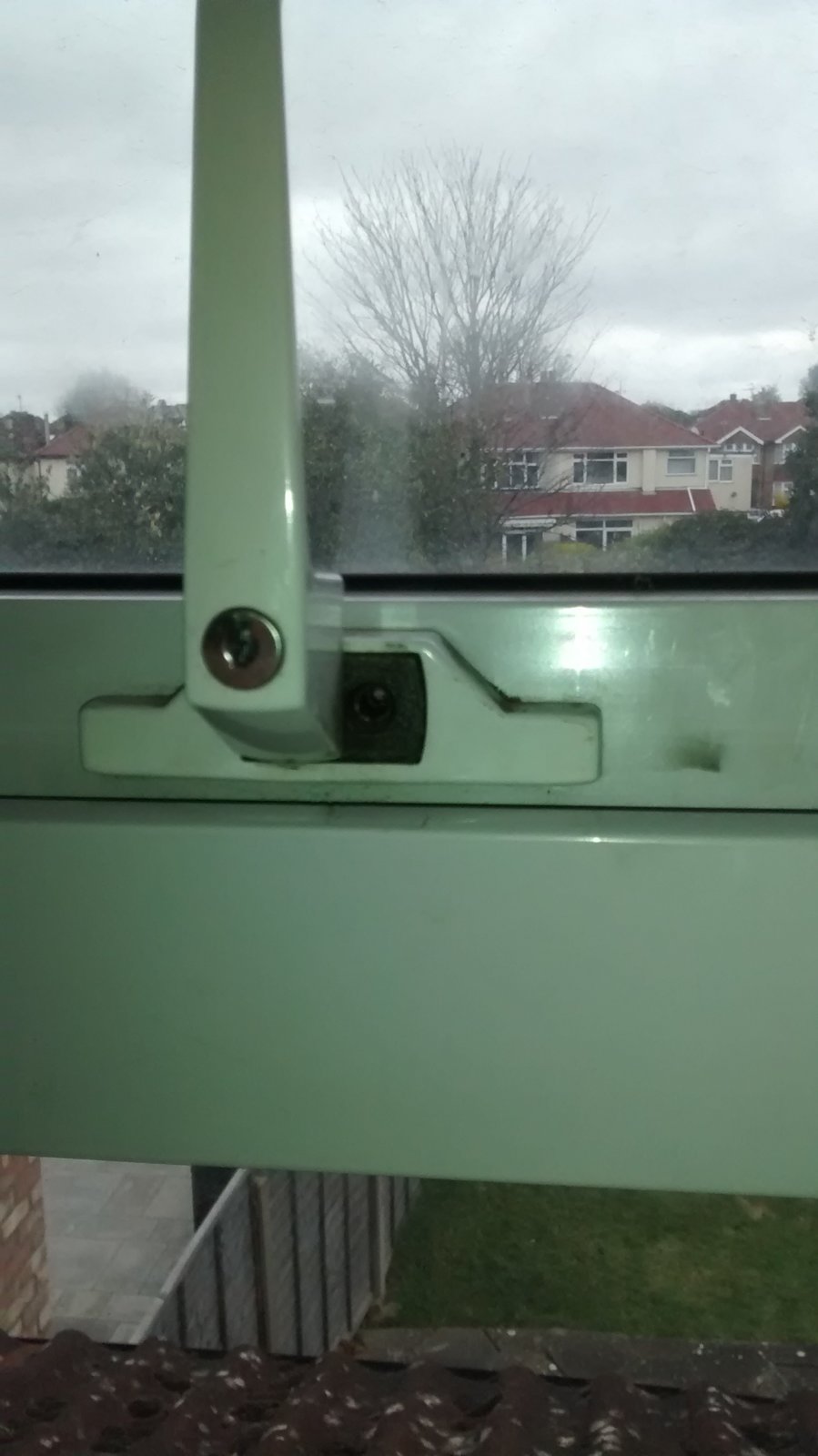 How to remove this upvc window handle DIYnot Forums
