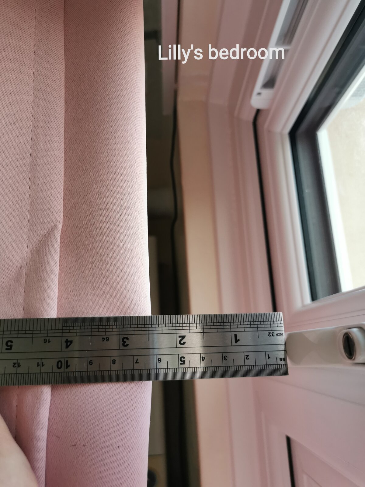 Handle to curtain.jpg