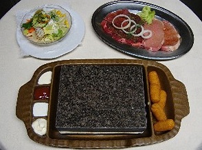 heiss Stein am Tisch.jpg