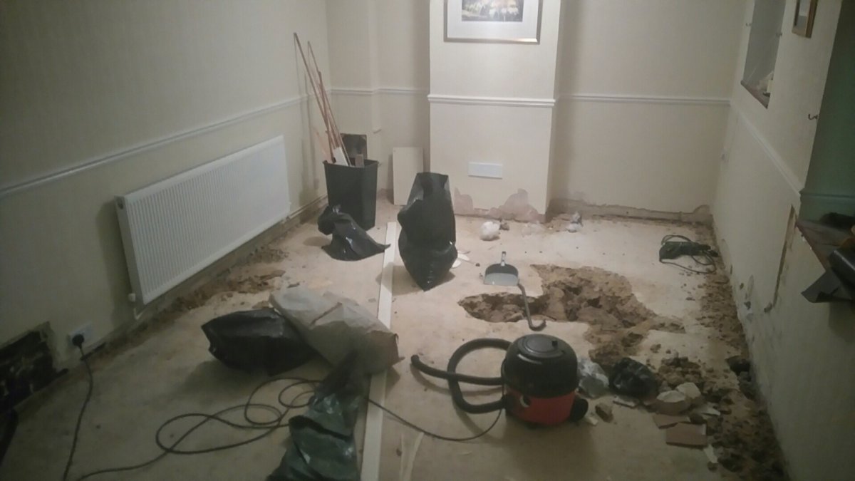 "Rising damp" from concrete floor DIYnot Forums