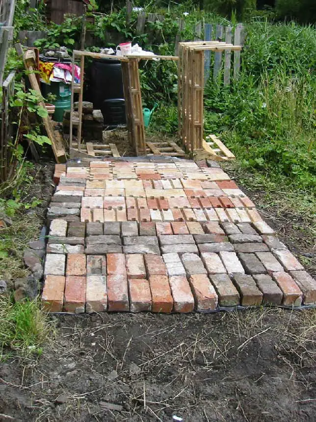 Brick shed build cost
 