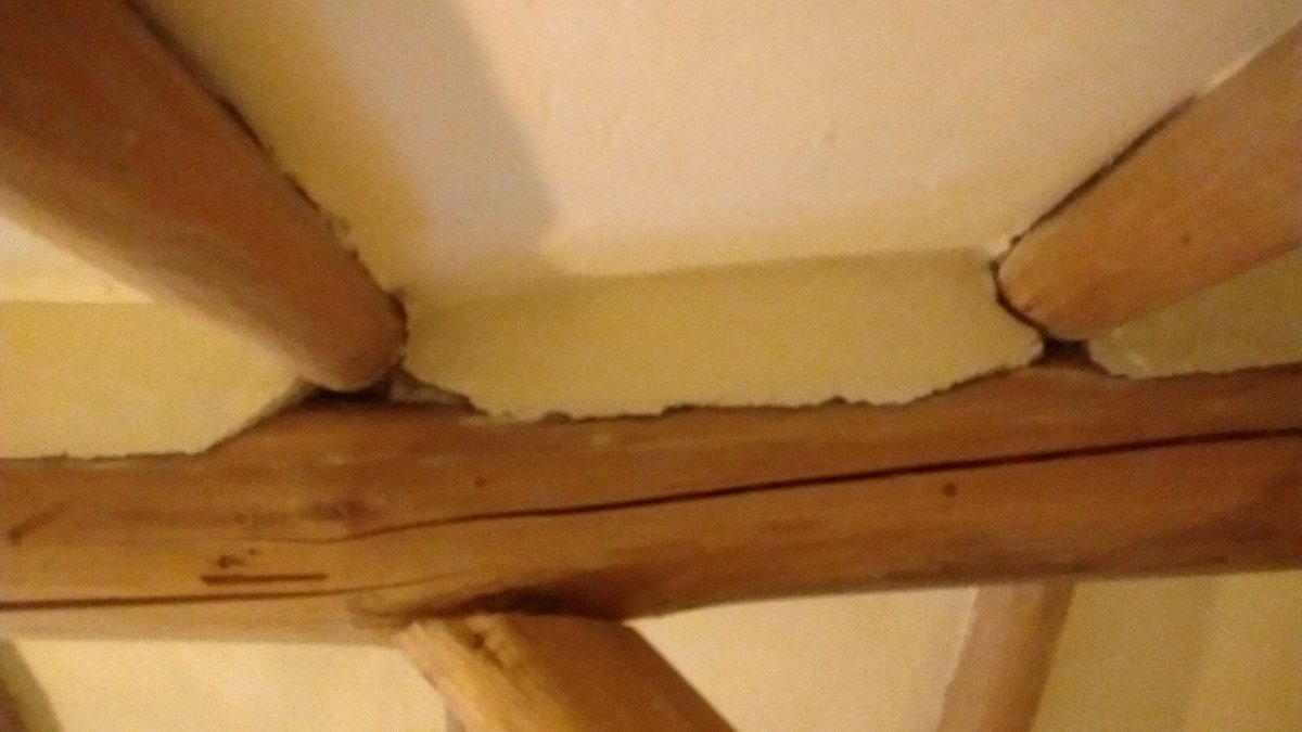 cracked roof beams is it a problem? DIYnot Forums
