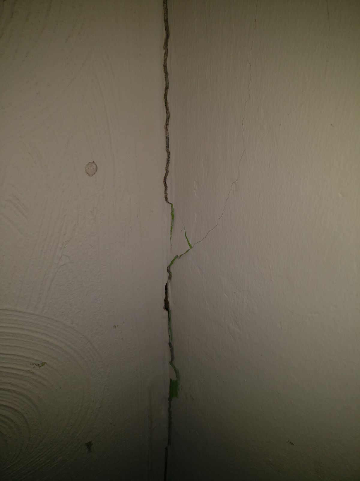 Crack In Shared Internal Wall Terraced House Diynot Forums