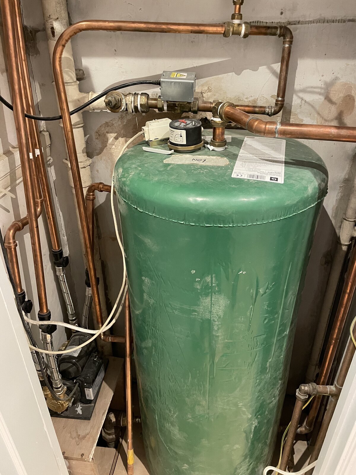 Hot water cylinder flow hot return stone cold (Airlock valve in place) DIYnot Forums