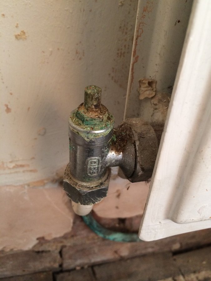 How can I turn this radiator valve off? DIYnot Forums