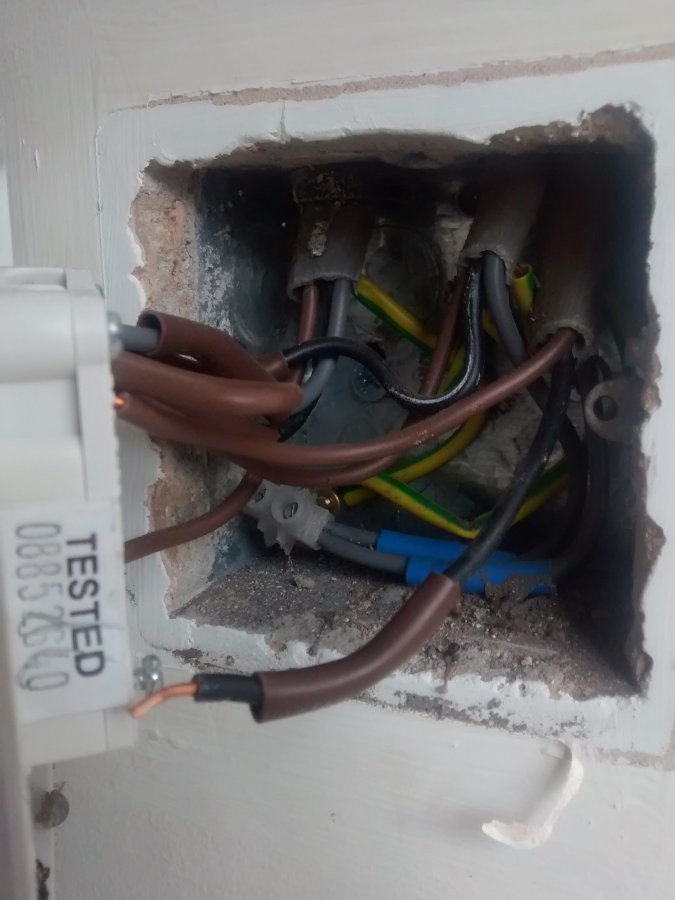 Wiring an outside light | DIYnot Forums