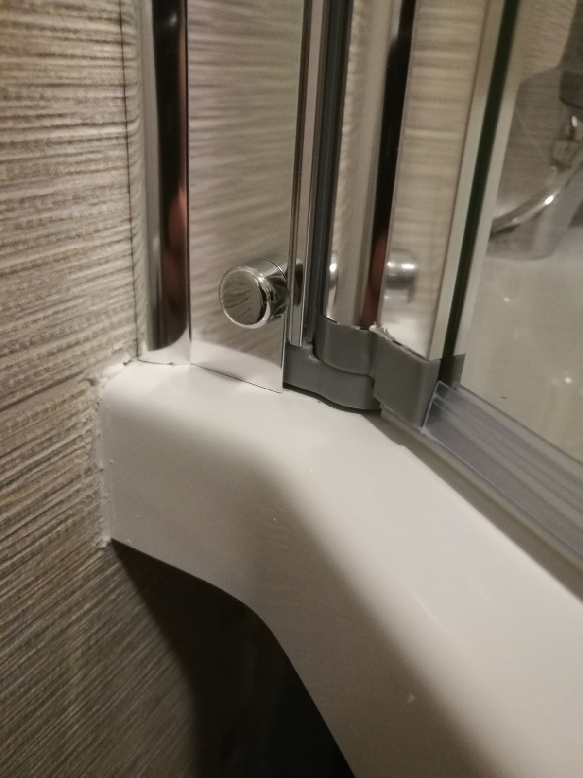 Sealing a hinged bath/shower screen DIYnot Forums