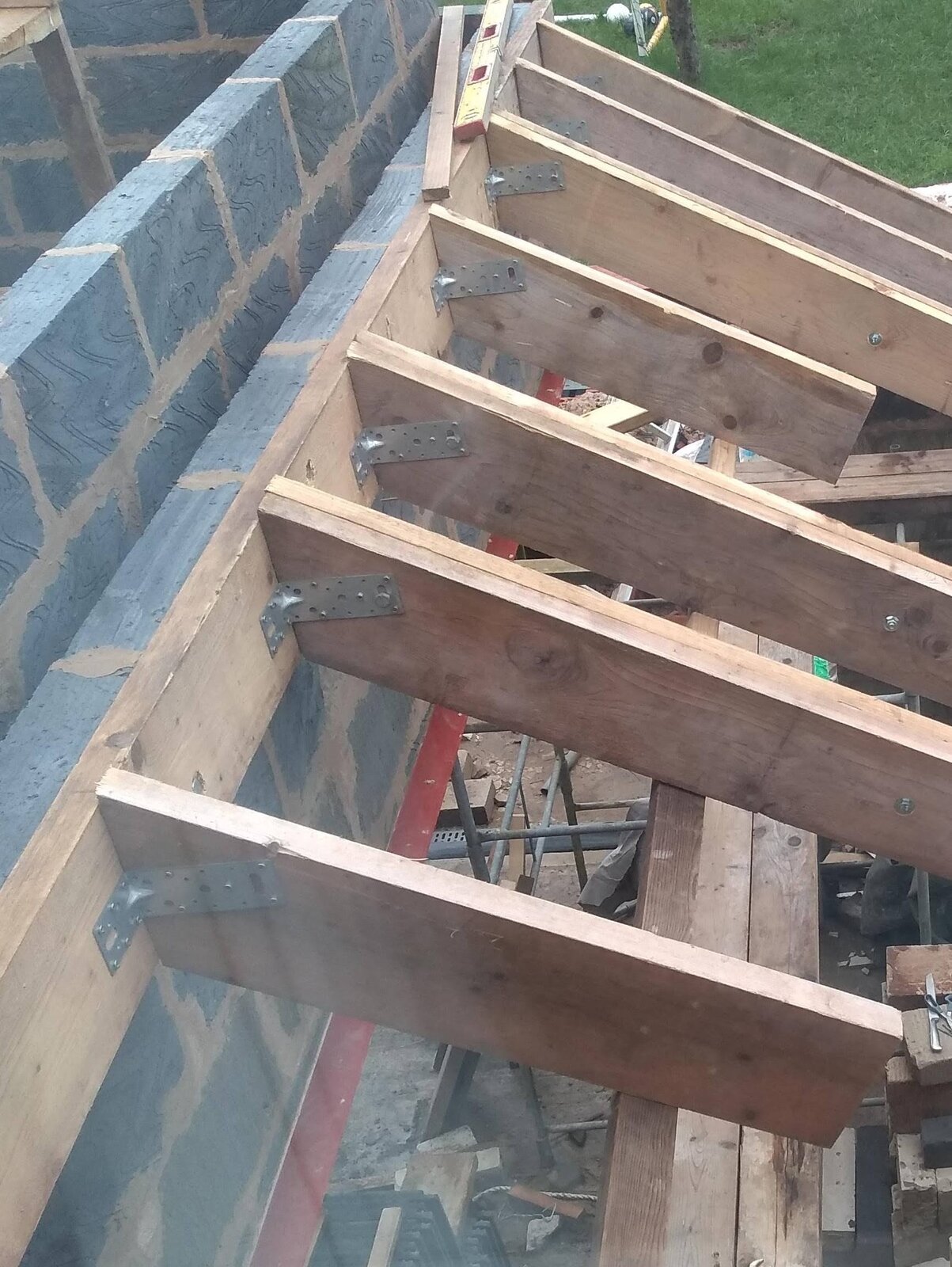 Adjustable joist hangers for twinned rafters? DIYnot Forums