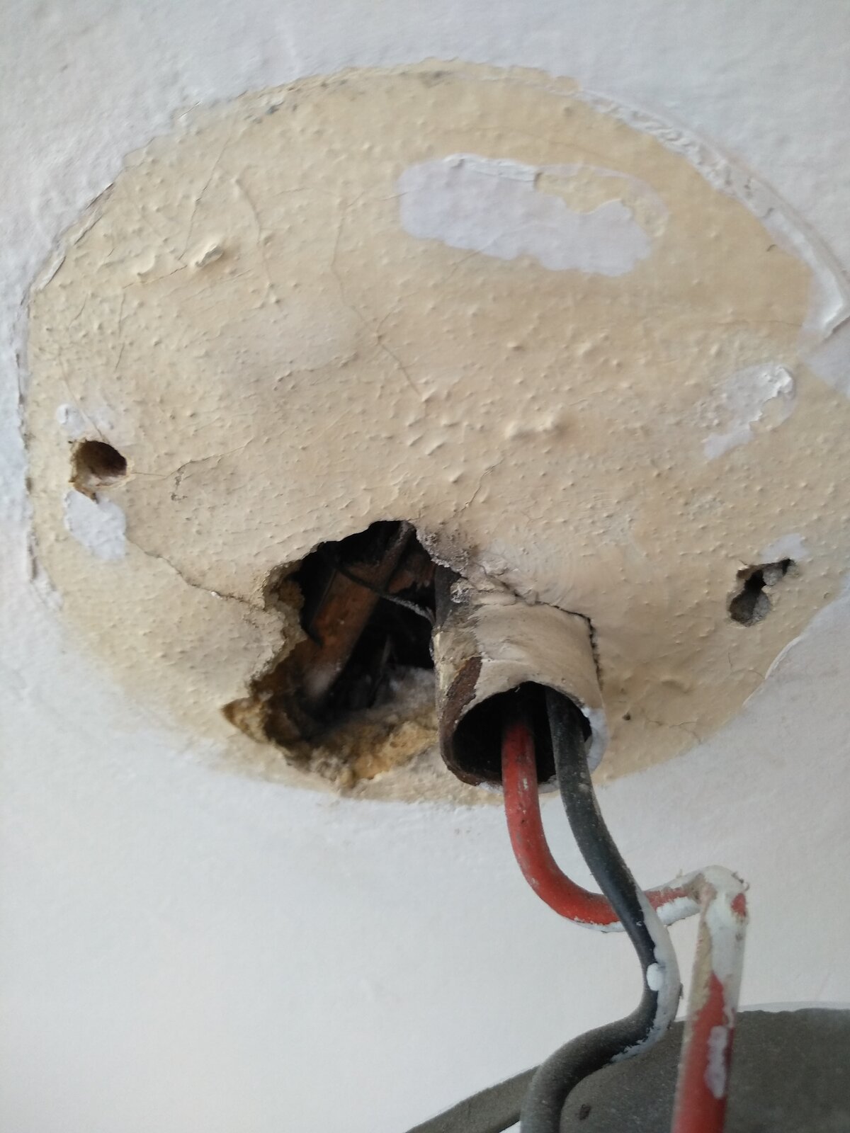 straw and plaster ceiling cut | DIYnot Forums