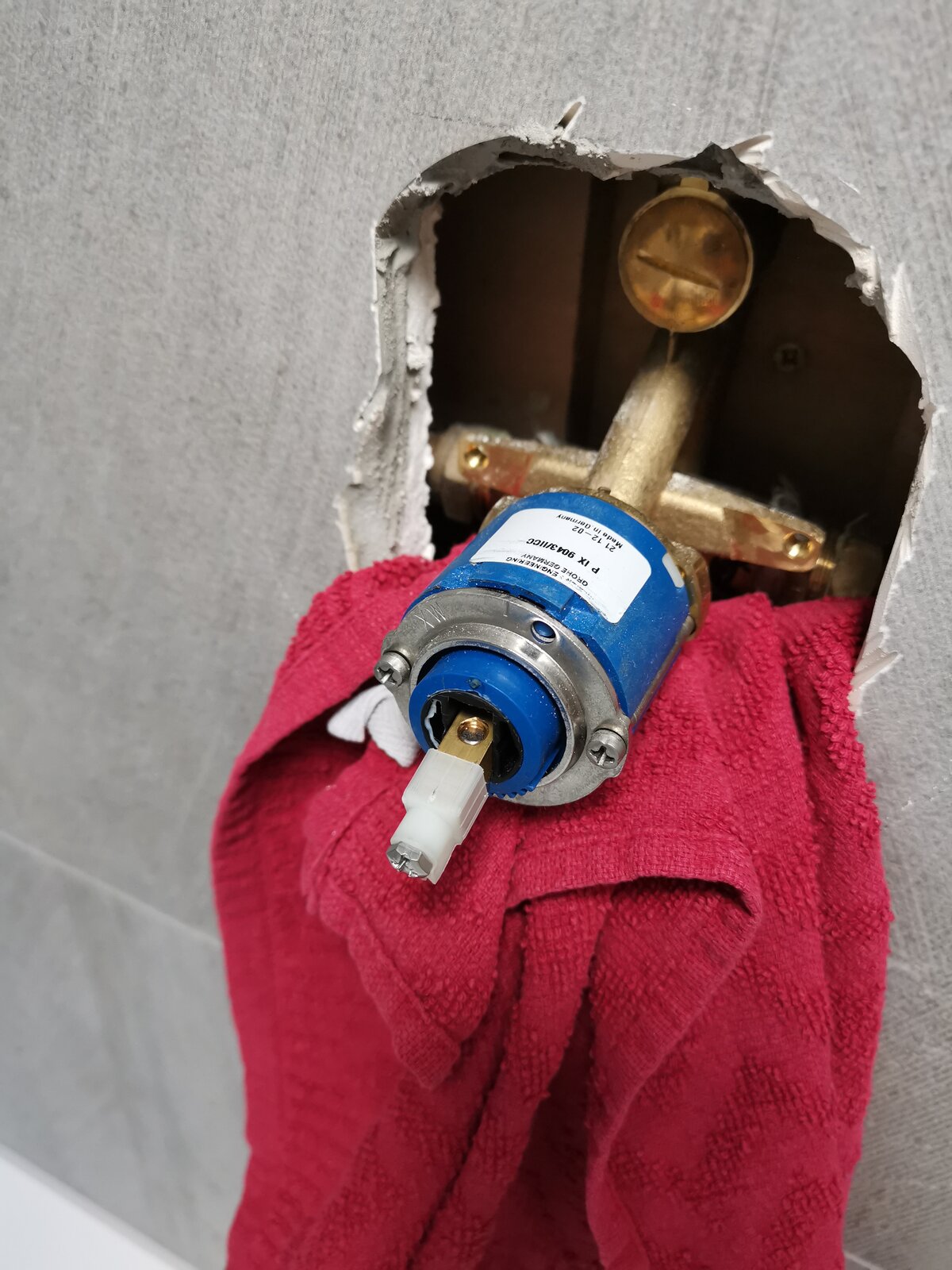 Bath fluctuating hot water DIYnot Forums