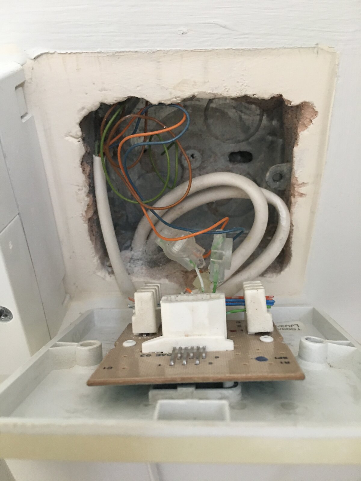 Telephone sockets? id please DIYnot Forums