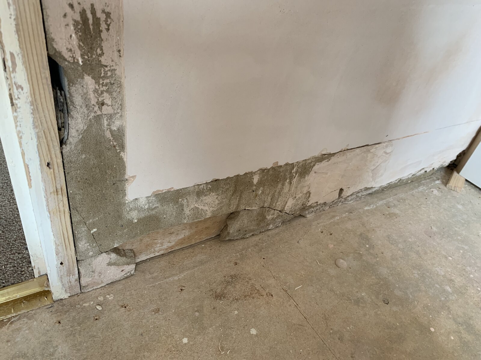 Fitting architrave after plastering | DIYnot Forums