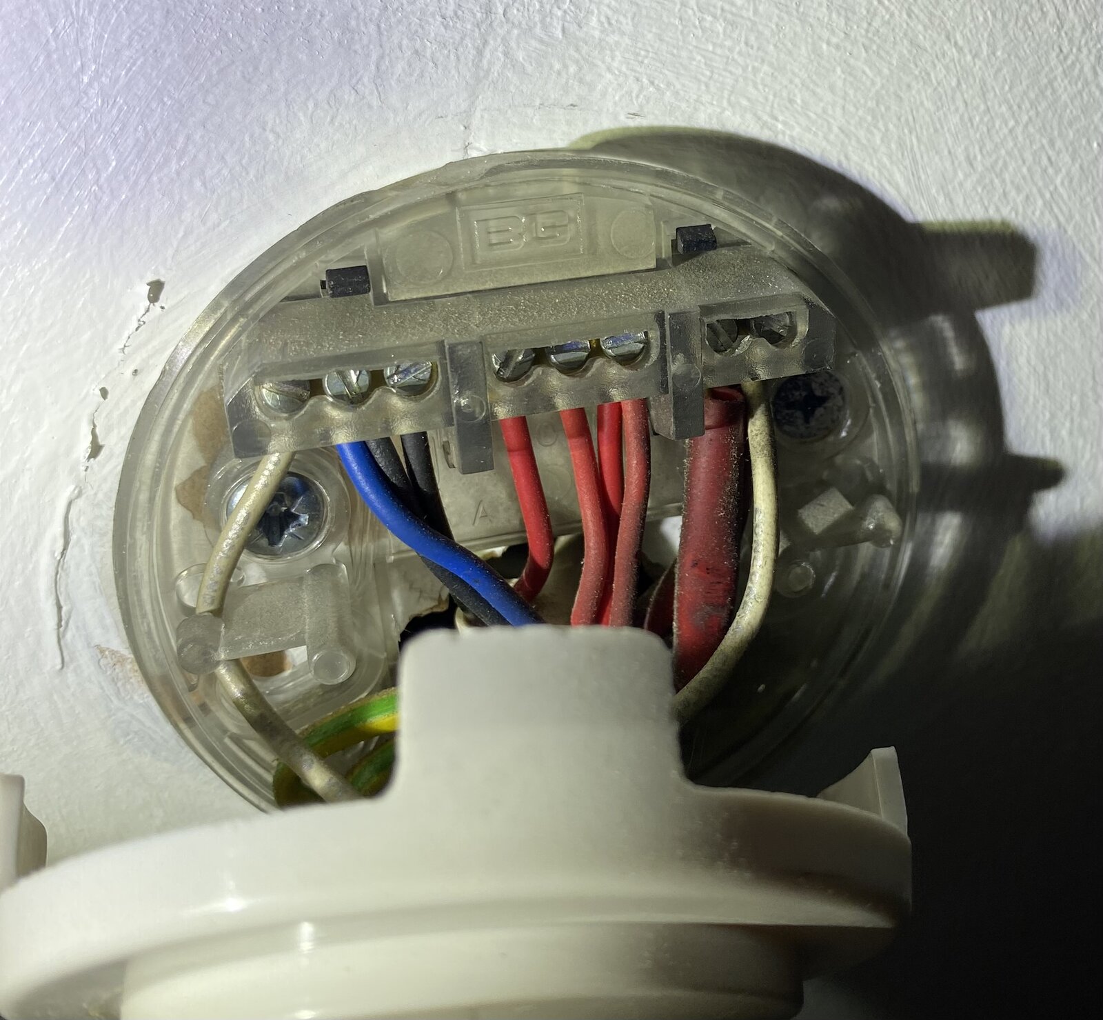 Light and extractor fan won’t run together when operated by new