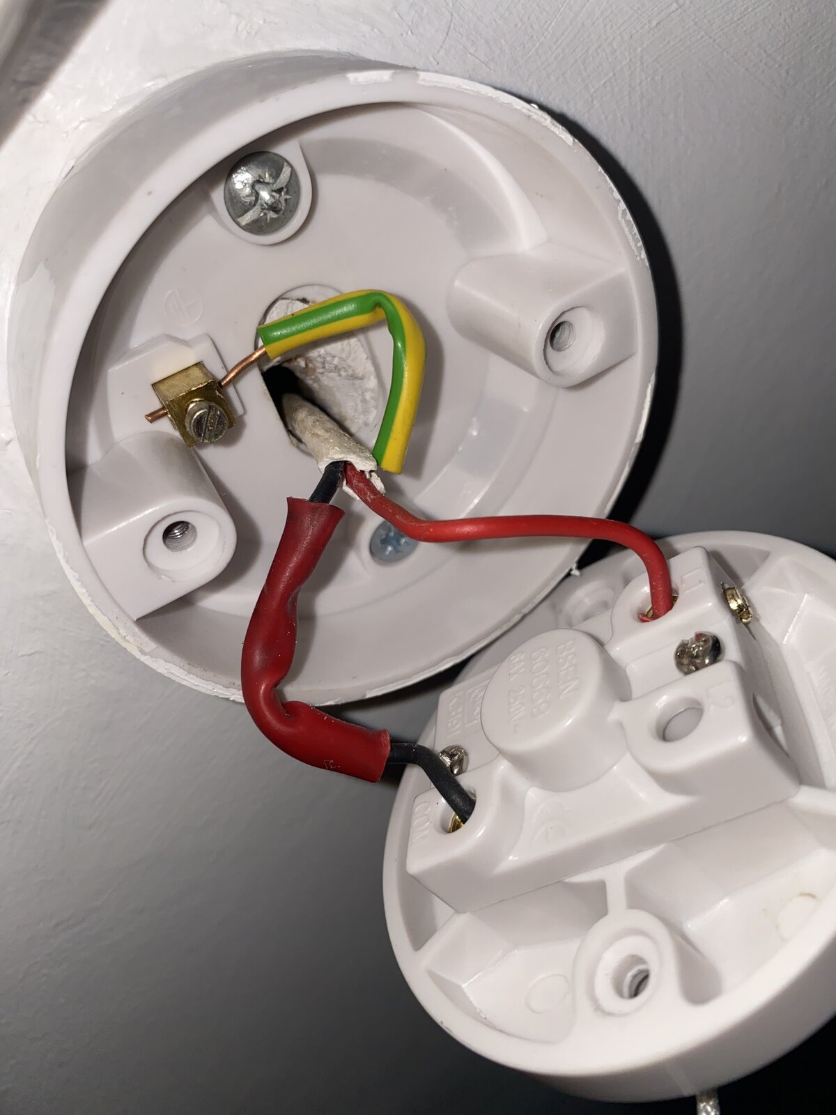 Light and extractor fan won’t run together when operated by new