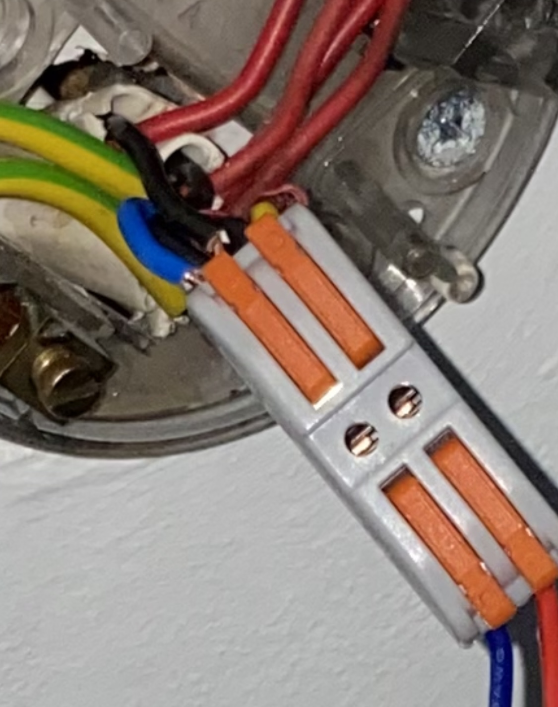 Light and extractor fan won’t run together when operated by new
