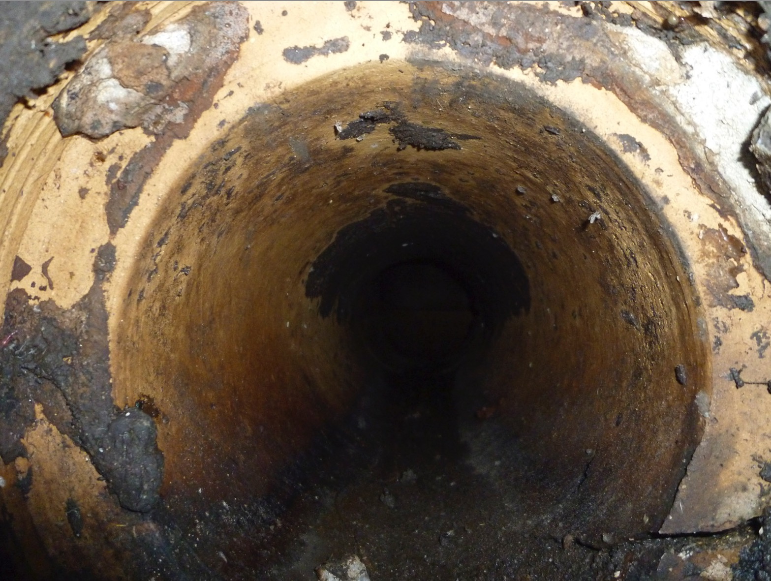 Inside Clay pipe embedded in brick wall - cracked bottom right.jpg