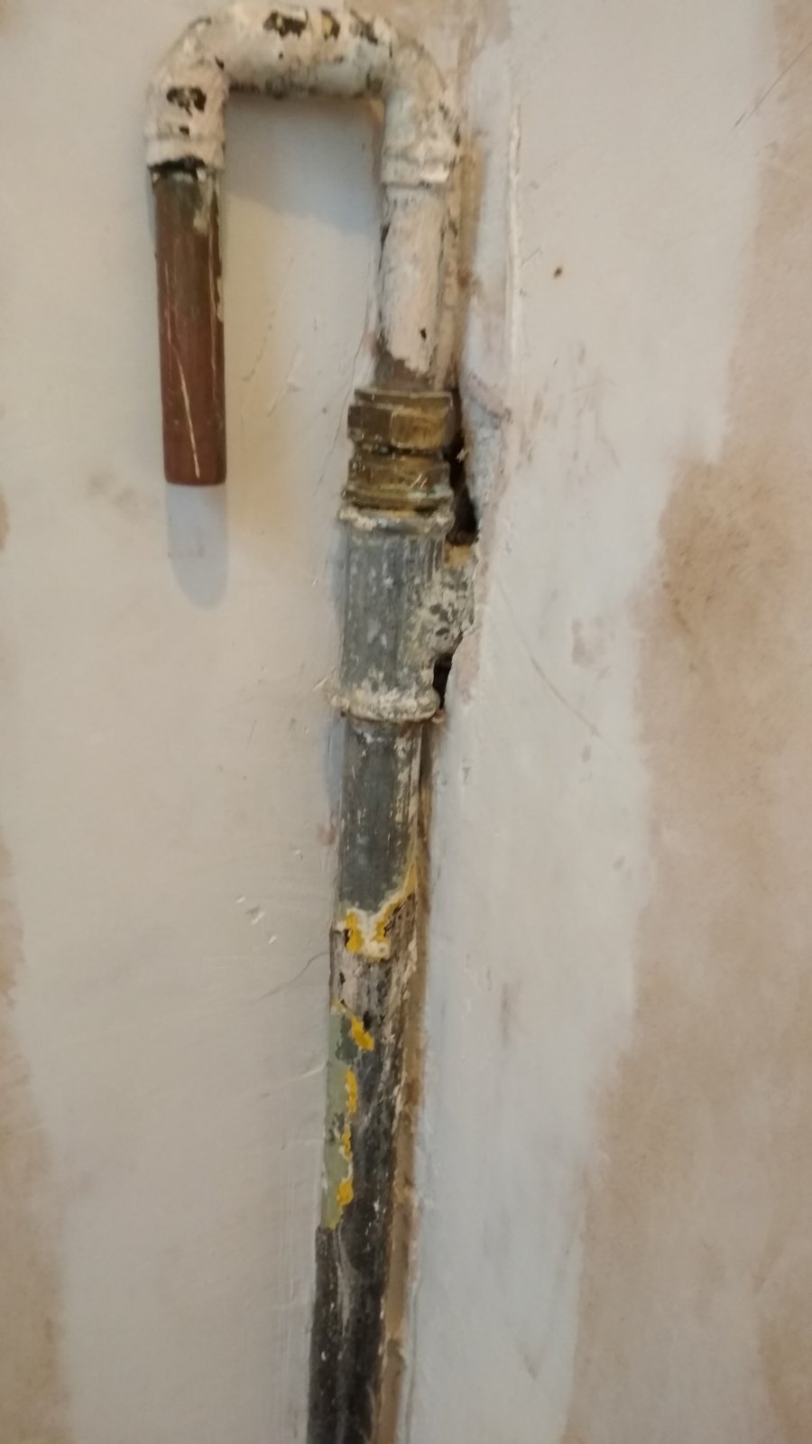 iron pipe T piece.jpg