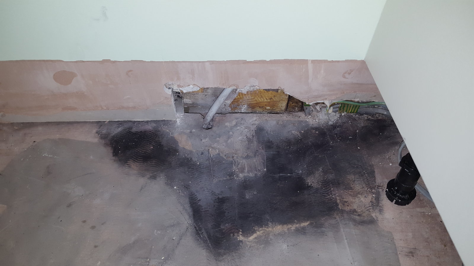 Kitchen damp 2.jpg