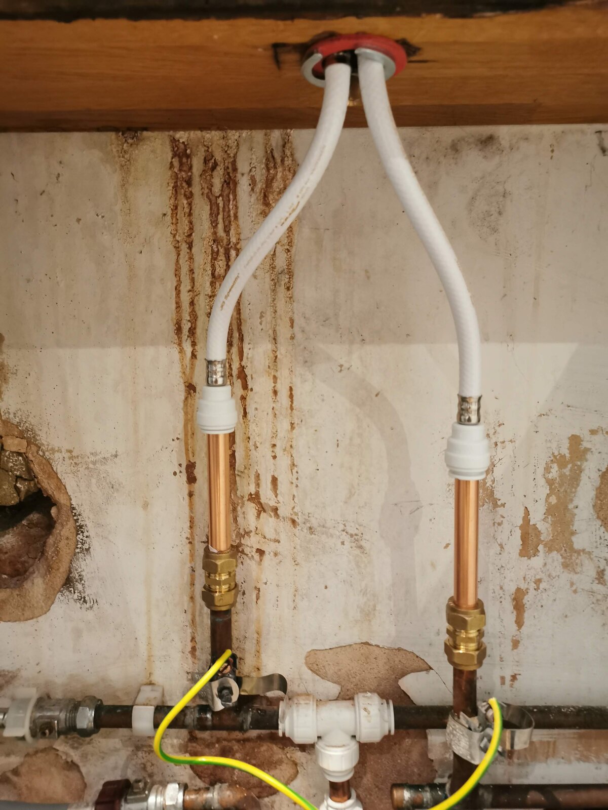 Monobloc tap tails 10mm too short! How best to fill the gap? DIYnot