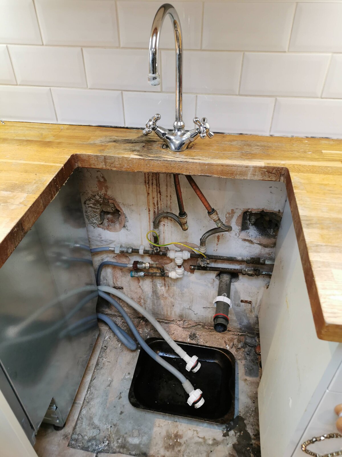 Kitchen sink before (3).jpg