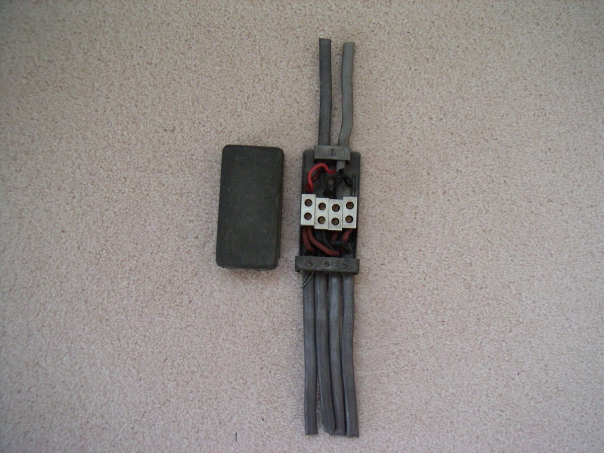 Lighting Terminal Block for Lead Covered Cable.JPG