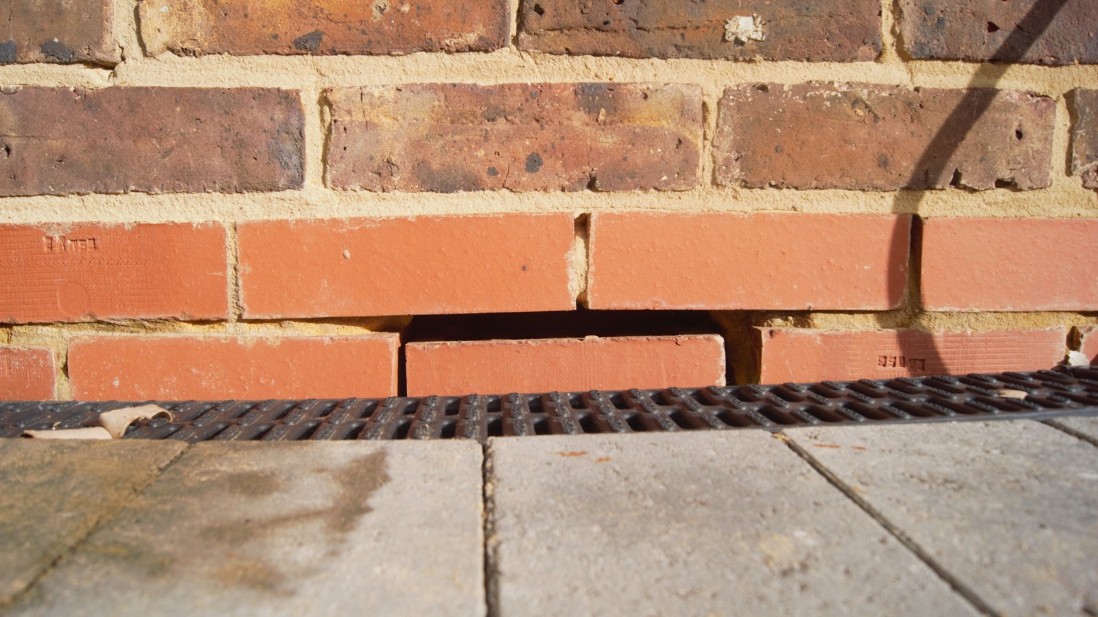 Out Of Plumb Wall & Missing Mortar DIYnot Forums