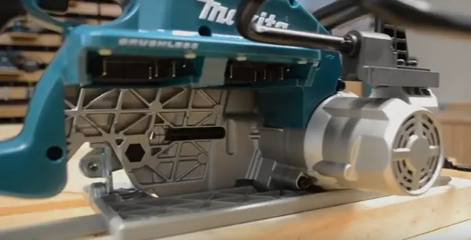 Makita DRS780 Batteries Out.png