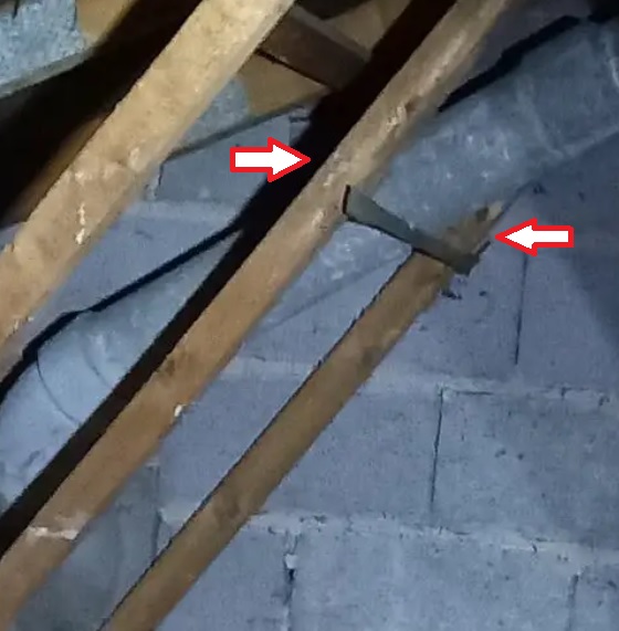 neighbour's flue in loft.jpg