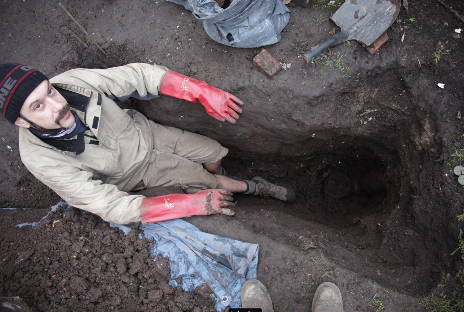 Overview 3 - base of Buchan trap on right, sewer further right.jpg