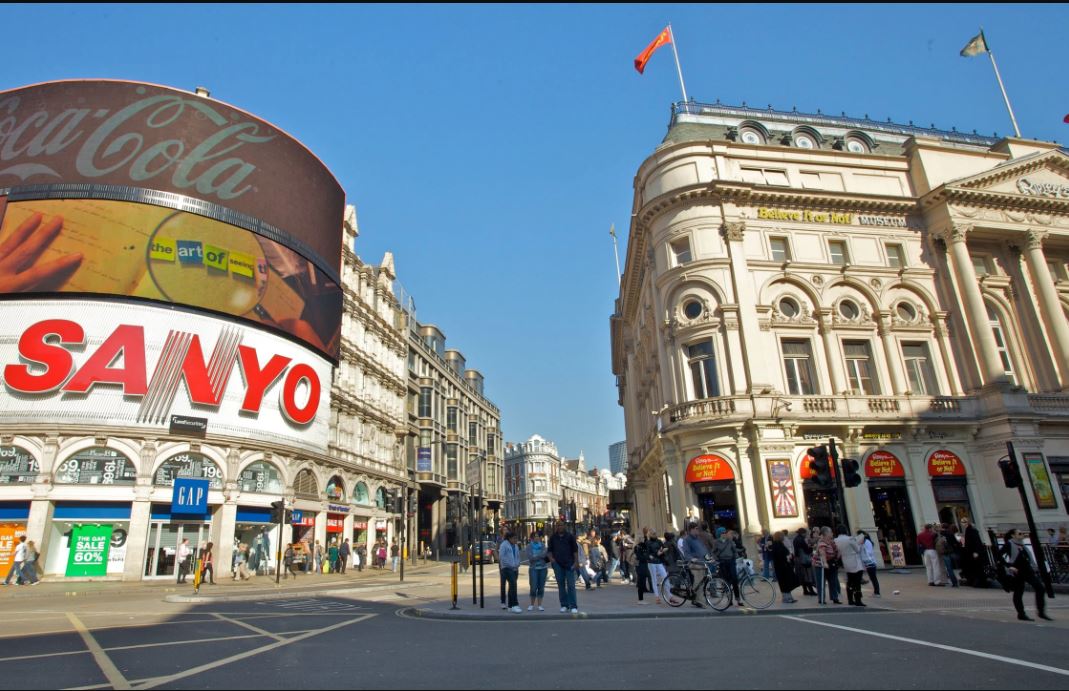piccadily circus.JPG