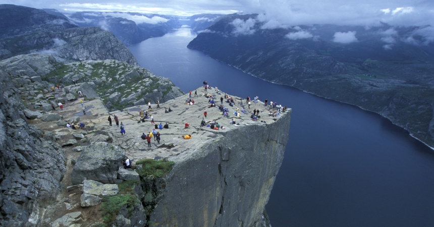 preikestolen-in-stavanger-pulpit-rock-001724-casper-tybjerg-visitnorway-com-web.jpg