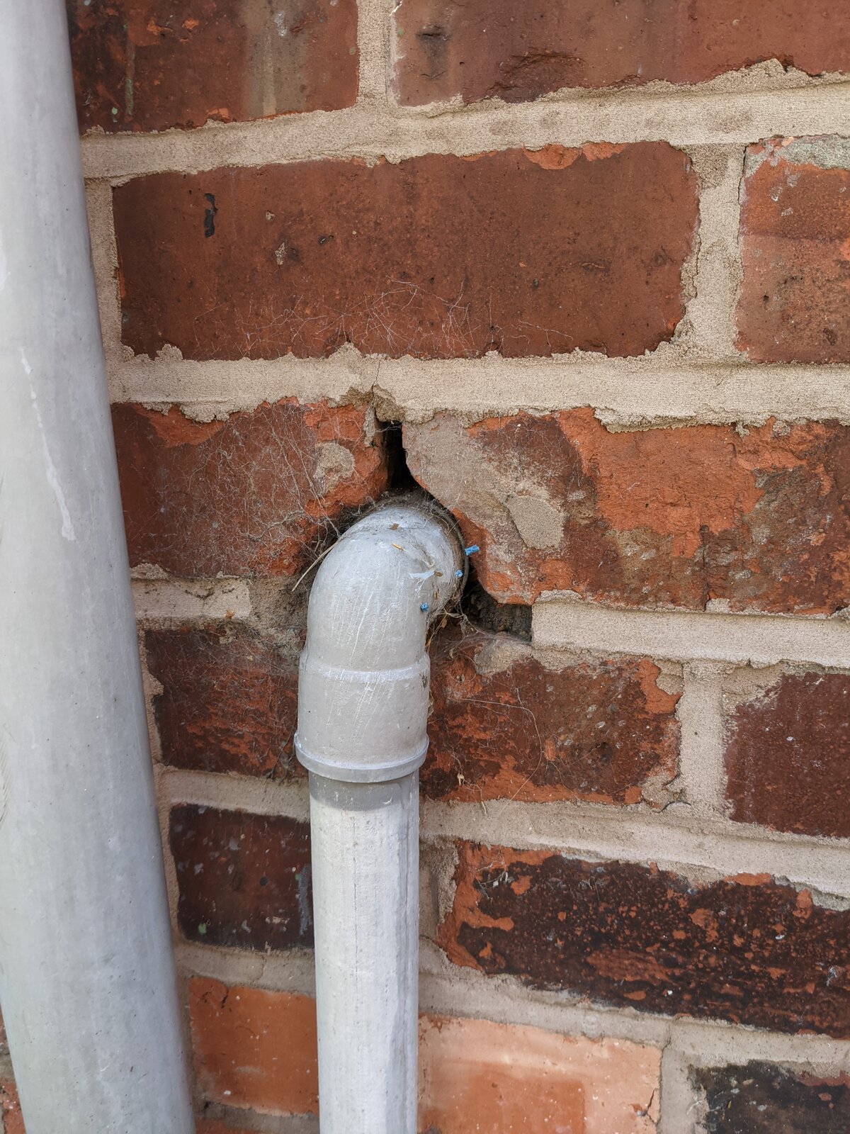 DIY beginner how do I fill this gap in outside wall? DIYnot Forums