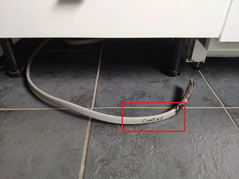 Spare cable under the oven_LR.jpg