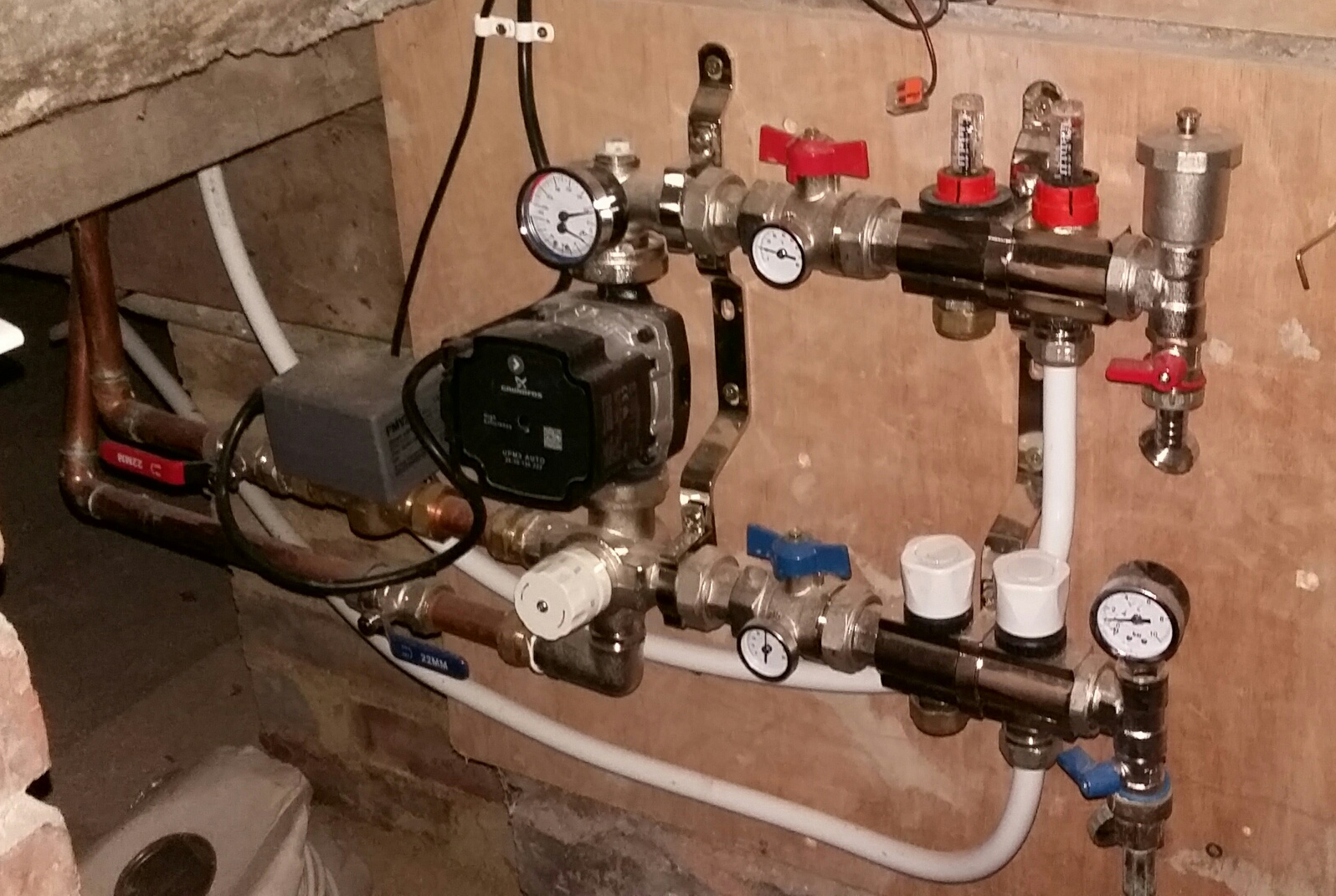 UFH manifold.jpg